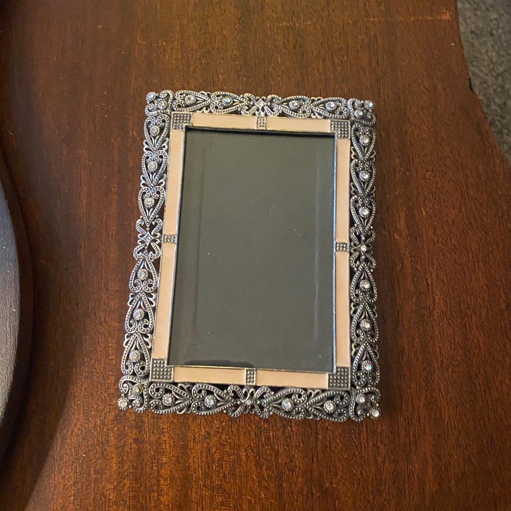 Beautiful Vintage 1980’s rhinestone and enamel picture frame